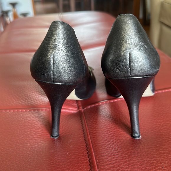Nine West Leather Pumps with Decorative Element on the Top - Picture 5 of 6